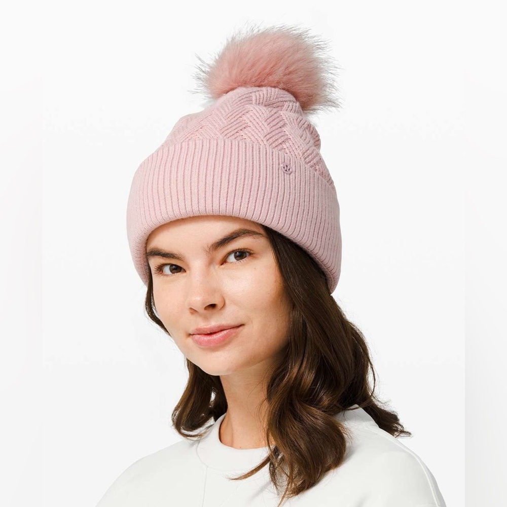 NWT Lululemon Sherpa Weave Pom Beanie - Picture 8 of 8